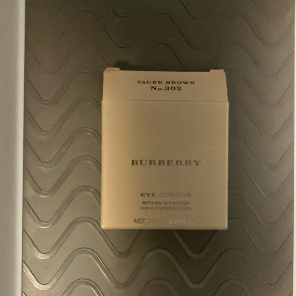 NWT Burberry Taupe Brown Eye Contour